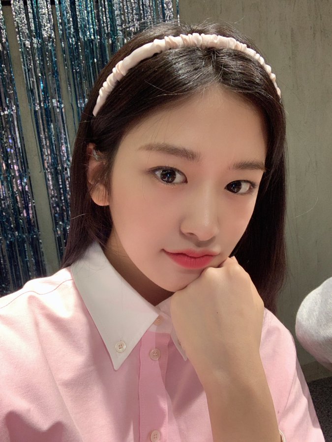 yujinniehour's tweet photo. [♡] #YUJIN #유진 #IVE #아이브 https://t.co/8b87xfyVsk