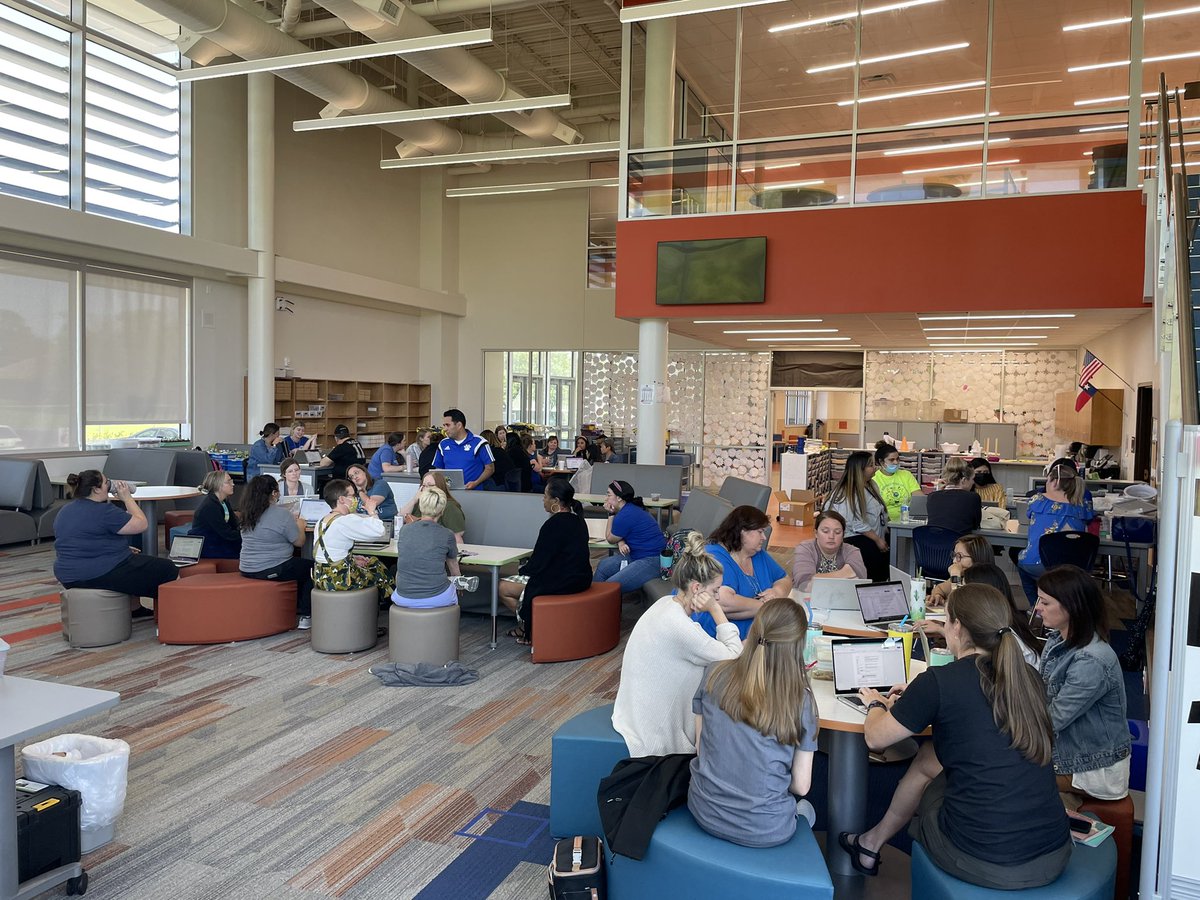 RomeroJosue7's tweet photo. @TigerNetwork making the necessary preparations via committee meetings to shape our next school year. https://t.co/IzztyhNFYY