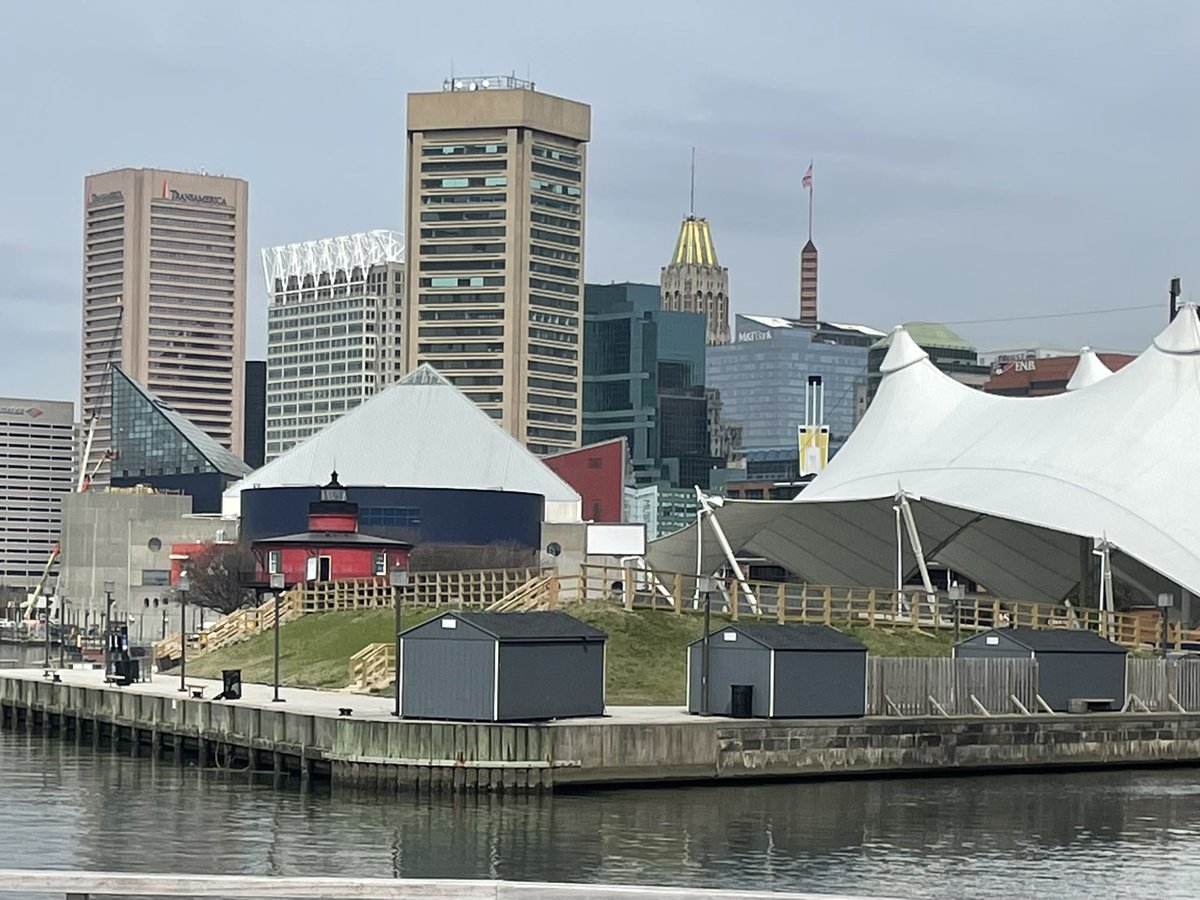 Jenruns10's tweet photo. I’ve run away from home… #scenesfromarun #baltimorestyle https://t.co/3MDV6f71Rk