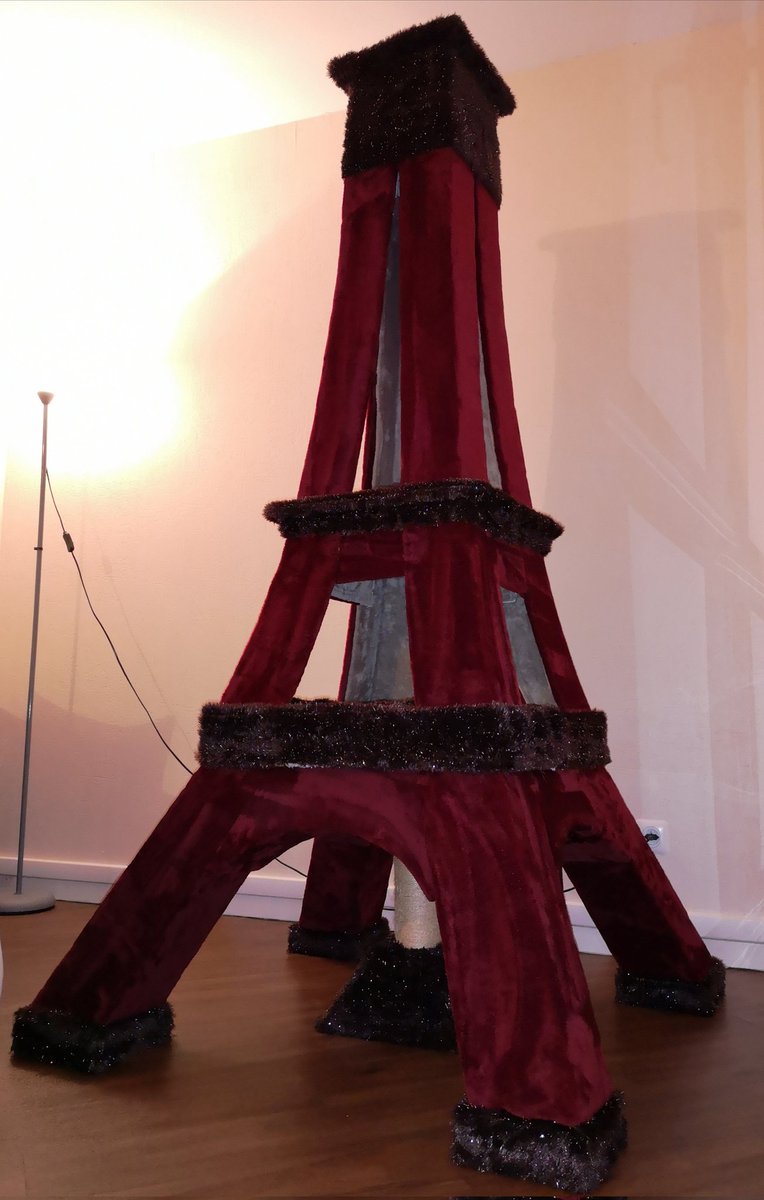 visarting's tweet photo. How do you like my work of art?😎
I made a house for my cat out of cardboard. And you can see for yourself what this house looks like😏
#toureiffel #cardboard #cardboardhouse #cathouse #CatsLover #cats #creative #art https://t.co/d51JYaE4xf