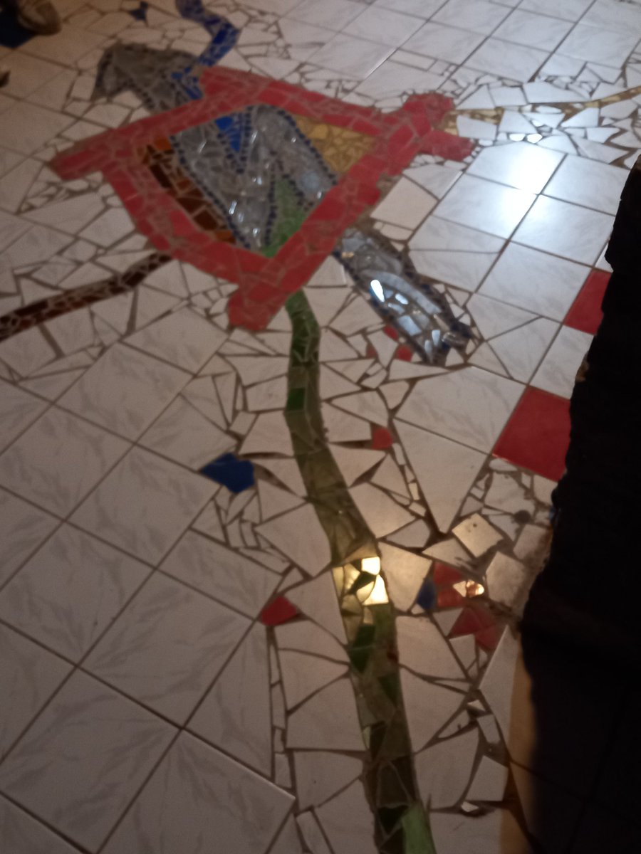 lianneduiven's tweet photo. Met de raad #lingewaard op bezoek bij #werelderfgoed #fortpannerden in #doornenburg. Blijft leuk om ook jonge geschiedenis van #fort te zien #krakers #koeneridders di flinke bijdrage hadden aan behoud van fort https://t.co/XlxNMiCGE0