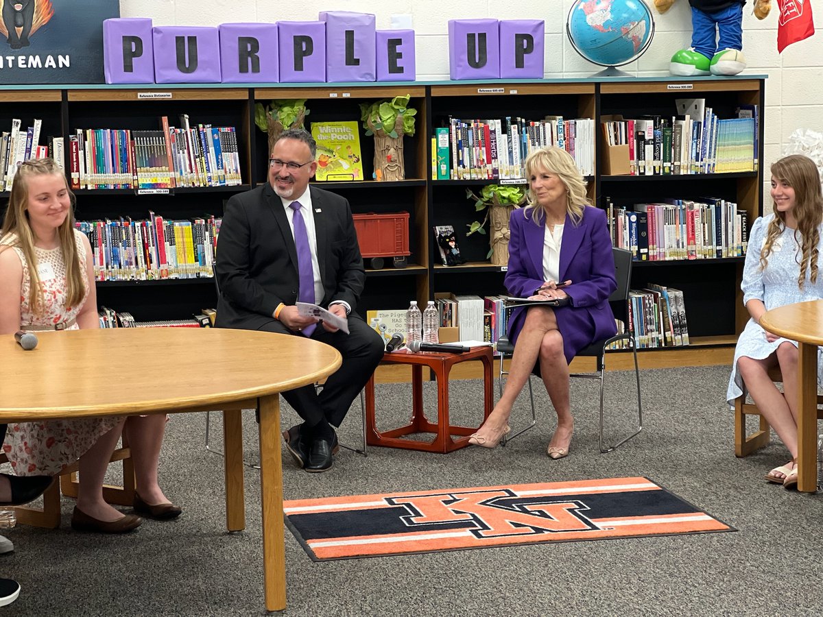 SecCardona's tweet photo. .@FLOTUS knows what it means to be a member of a military family. Through her Joining Forces Initiative, she shines a light on the courage these families have, including the children. Our trip to Missouri was rooted in seeing that courage up close. #MOMC #PurpleUp https://t.co/4DZSNil8bU