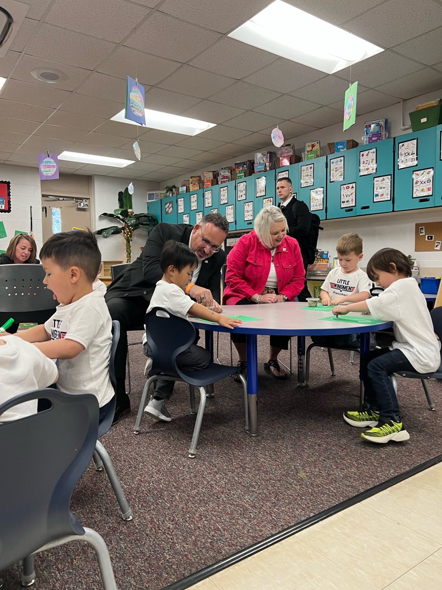 SecCardona's tweet photo. .@FLOTUS knows what it means to be a member of a military family. Through her Joining Forces Initiative, she shines a light on the courage these families have, including the children. Our trip to Missouri was rooted in seeing that courage up close. #MOMC #PurpleUp https://t.co/4DZSNil8bU