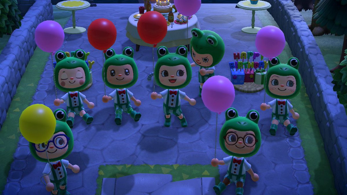 FrogerRangers's tweet photo. Noche Froger en el cumple de @SuenaABollo y @annndreacnh 💚💚🐸🐸 https://t.co/Jh5gjyZfgo