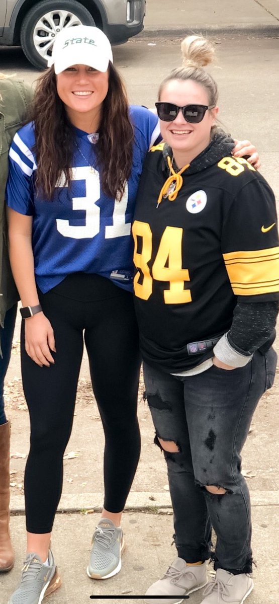 kell_mj's tweet photo. SCREAMING HAPPY BIRTHDAY to my right hand woman @coach_durst !!! I’m lucky to know you as a coach and even luckier to call you a friend! Thanks for putting up with me in and out of practice 😬 Enjoy your day! https://t.co/EwyyUii3y3