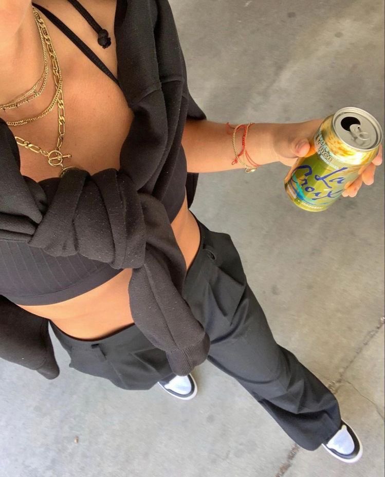 HCatNAU's tweet photo. hot girl walk ✔️

📷: Pinterest https://t.co/OcFUEfbqWS