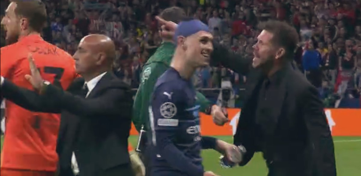 bernardooooV3's tweet photo. Phil Foden laughing at Diego Simeone losing his head. Iconic. https://t.co/zHOY6sGCrG