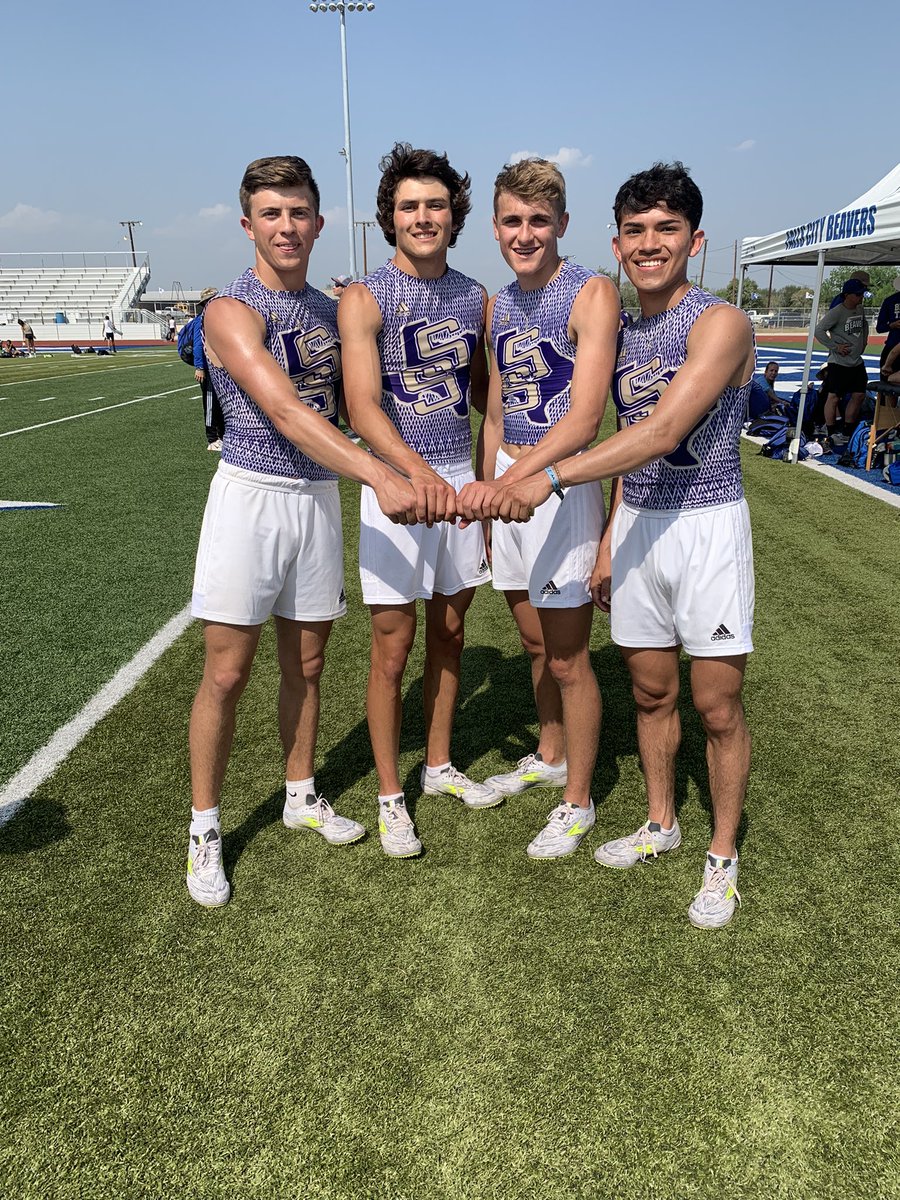 coachaguirre_'s tweet photo. Congratulations to our 4x100m relay team! Regional qualifiers! @WesleyLackey1 @MejiaReagan @ffranco_1 @drakecbryant https://t.co/4yTfzDLmUu