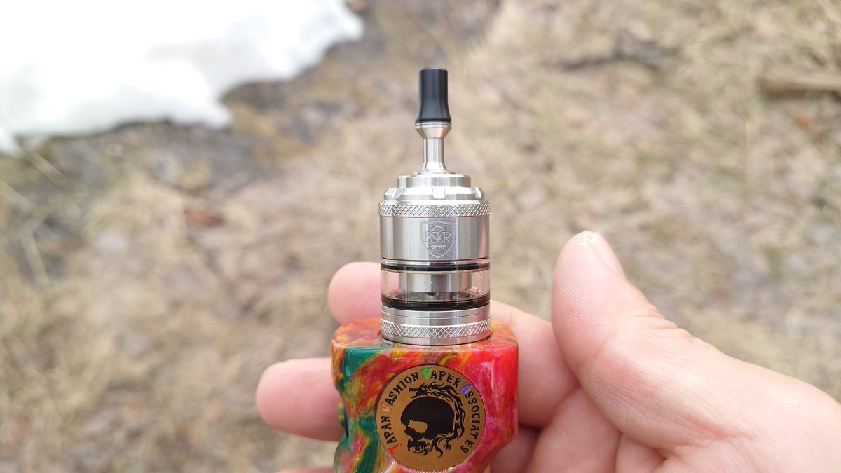 CebrjowHwScHCkj's tweet photo. 皆さんおはよっチェ😆👍今日も宜しくご安全に🙇💦 #JFVAV2MOD + #vandyvape Berserker V2 MTL RTA + 蜻蛉切 ドリチ😋💦 #VAPE #vape好きな人と繋がりたい #VAPE好きと繋がりたい #VAPE初心者 #JFVA #JFVAstyle #しっくりセットアップ #fouronefivemod https://t.co/r7YRzZuVm1