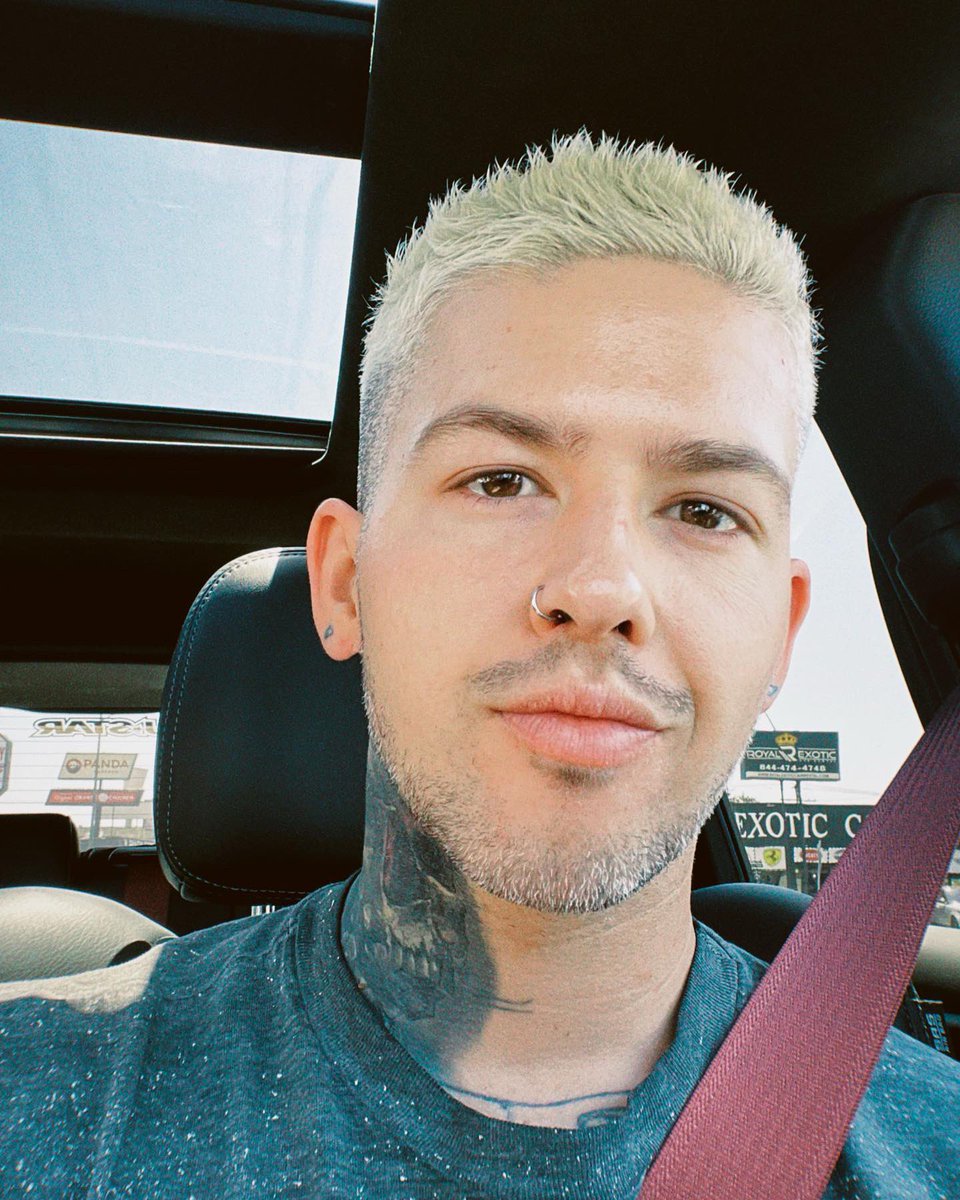 travismills's tweet photo. i used to hate my birthday but i love this one. thank you for all the messages and love 🖤🎂🤘 https://t.co/u1rbMjMQcU