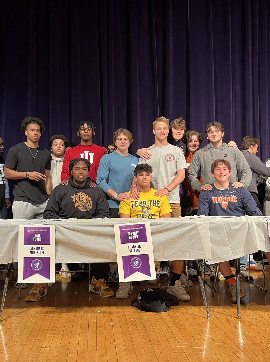 DavidNussbaum13's tweet photo. It’s official ✍️ @WheatonFB @sy3man @_matthewgriff7 @HallettJack15 @bhss_football https://t.co/mSxCiStoDK
