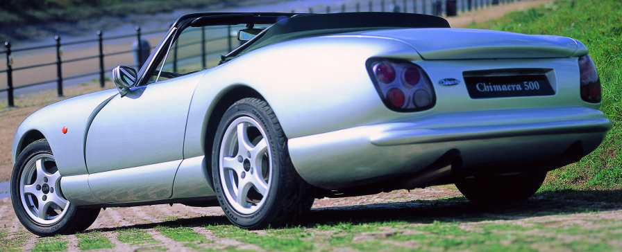 UltimativCars's tweet photo. (Background knowledge)
The #TVR #Chimaera (1992-2003) was made in 5,256 RHD-units, in 5 different #V8 outputs:
- 400: 4.0 (243 hp) & HC (279 hp)
- 450: 4.3 (284 hp) & 4.5 (290 hp)
- 500: 5.0 (345 hp)
All that "low" power w/ a weight of 2.4k lbs makes a HUGE difference ...👍🏽 https://t.co/ARBkaWh7Eb