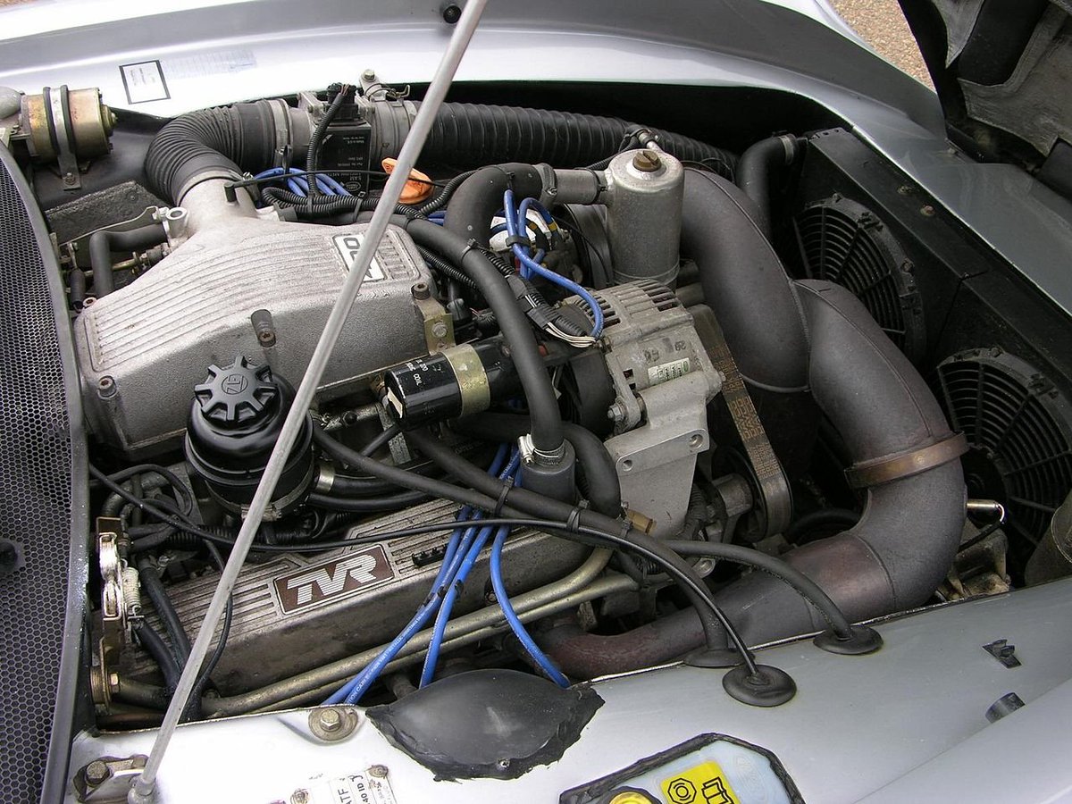 UltimativCars's tweet photo. (Background knowledge)
The #TVR #Chimaera (1992-2003) was made in 5,256 RHD-units, in 5 different #V8 outputs:
- 400: 4.0 (243 hp) & HC (279 hp)
- 450: 4.3 (284 hp) & 4.5 (290 hp)
- 500: 5.0 (345 hp)
All that "low" power w/ a weight of 2.4k lbs makes a HUGE difference ...👍🏽 https://t.co/ARBkaWh7Eb