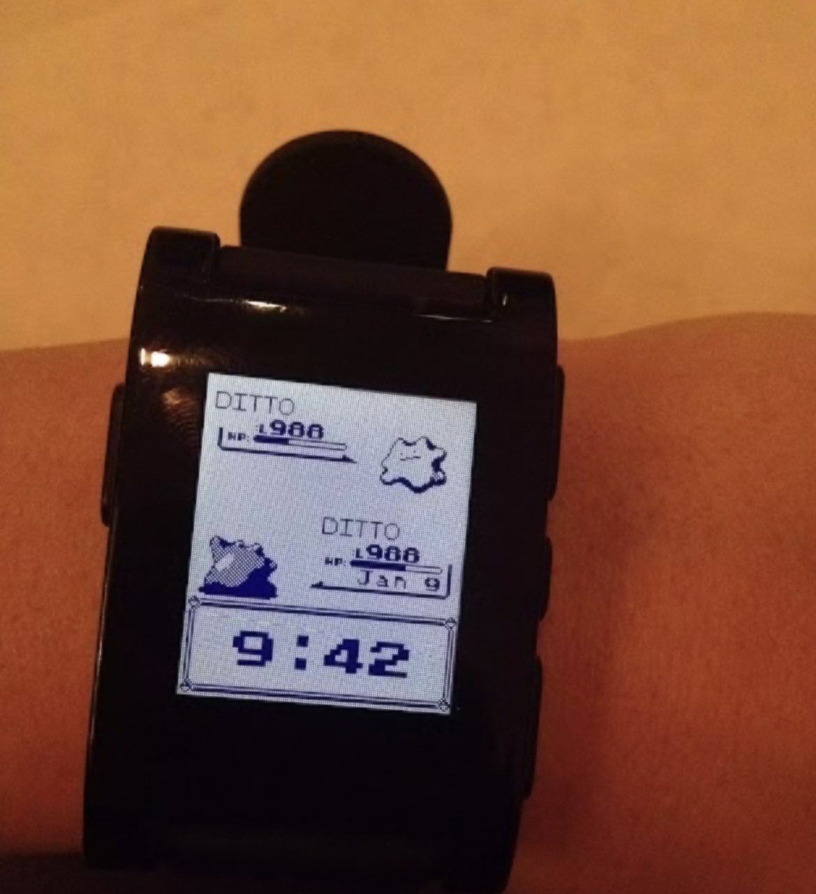 curvyllama💙🌙 on Twitter "Are pebble watches still a thing? Here’s my