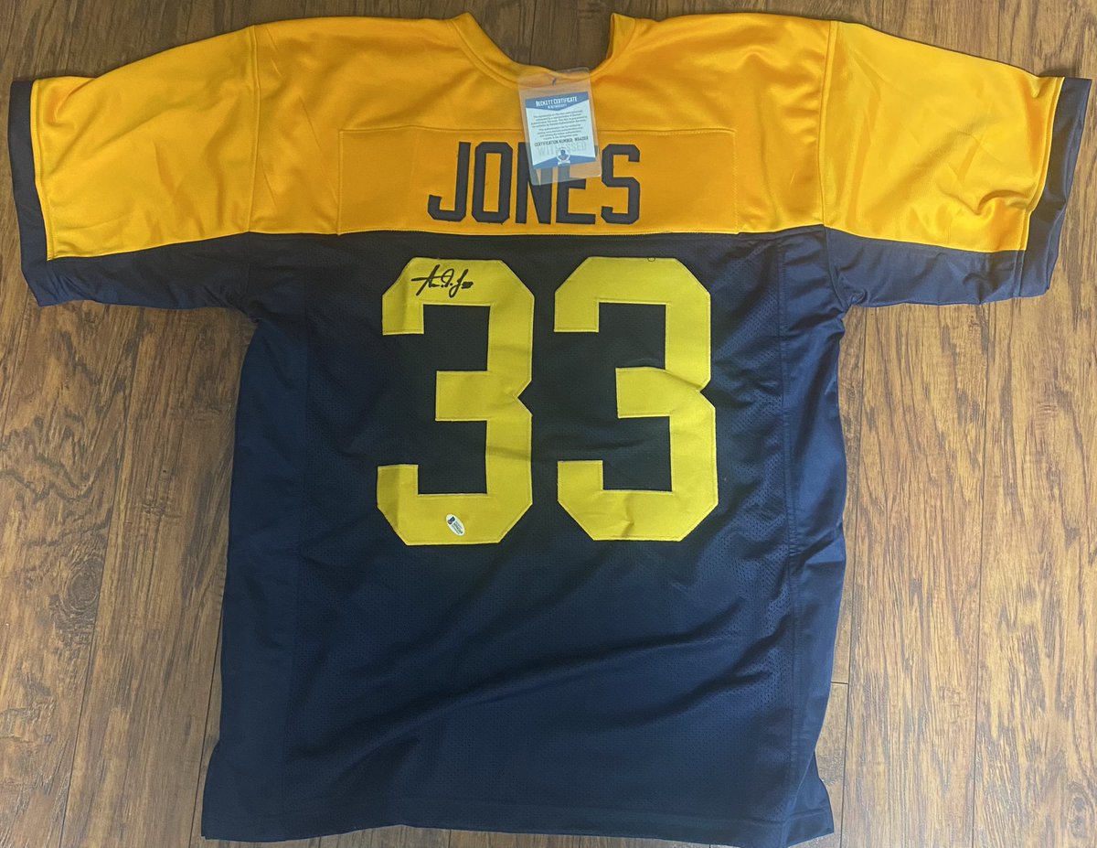 iamdschenk's tweet image. 🚨 Give-A-Way Alert 🚨 

It’s been a quiet few weeks so…

I figured we could spice things up a bit with a Give-A-Way.

Prize: Aaron Jones AKA @Showtyme_33 autographed jersey.

How to enter: 
Follow @PassionPacker 
Like and RT this Post.
Reply “Go Pack Go”