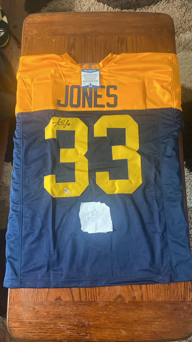 iamdschenk's tweet image. 🚨 Give-A-Way Alert 🚨 

It’s been a quiet few weeks so…

I figured we could spice things up a bit with a Give-A-Way.

Prize: Aaron Jones AKA @Showtyme_33 autographed jersey.

How to enter: 
Follow @PassionPacker 
Like and RT this Post.
Reply “Go Pack Go”