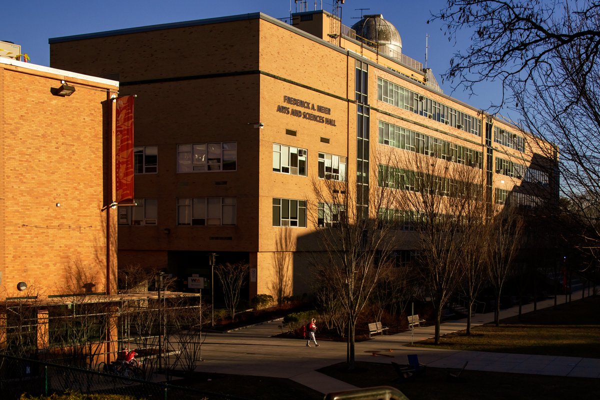 SalemState's tweet photo. Salem State welcomed @MassGovernor Charlie Baker to campus to announce $30 million in support of SSU BOLD: A Campus Unification and Modernization Project. 

Read more about how this transformational campus project will enhance the student experience: https://t.co/hAH3I3mnkg https://t.co/usGCLisThn