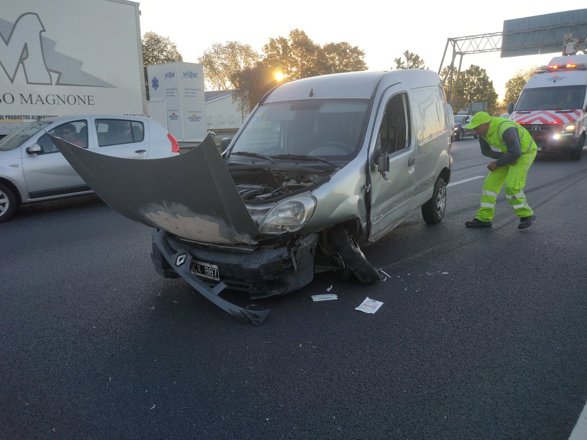 ElCampanense's tweet photo. Ahora accidente de tránsito en el kilómetro 72,5 de ruta Panamericana mano a Capital. importante congestión de vehículos. https://t.co/BX6iHtMj0h