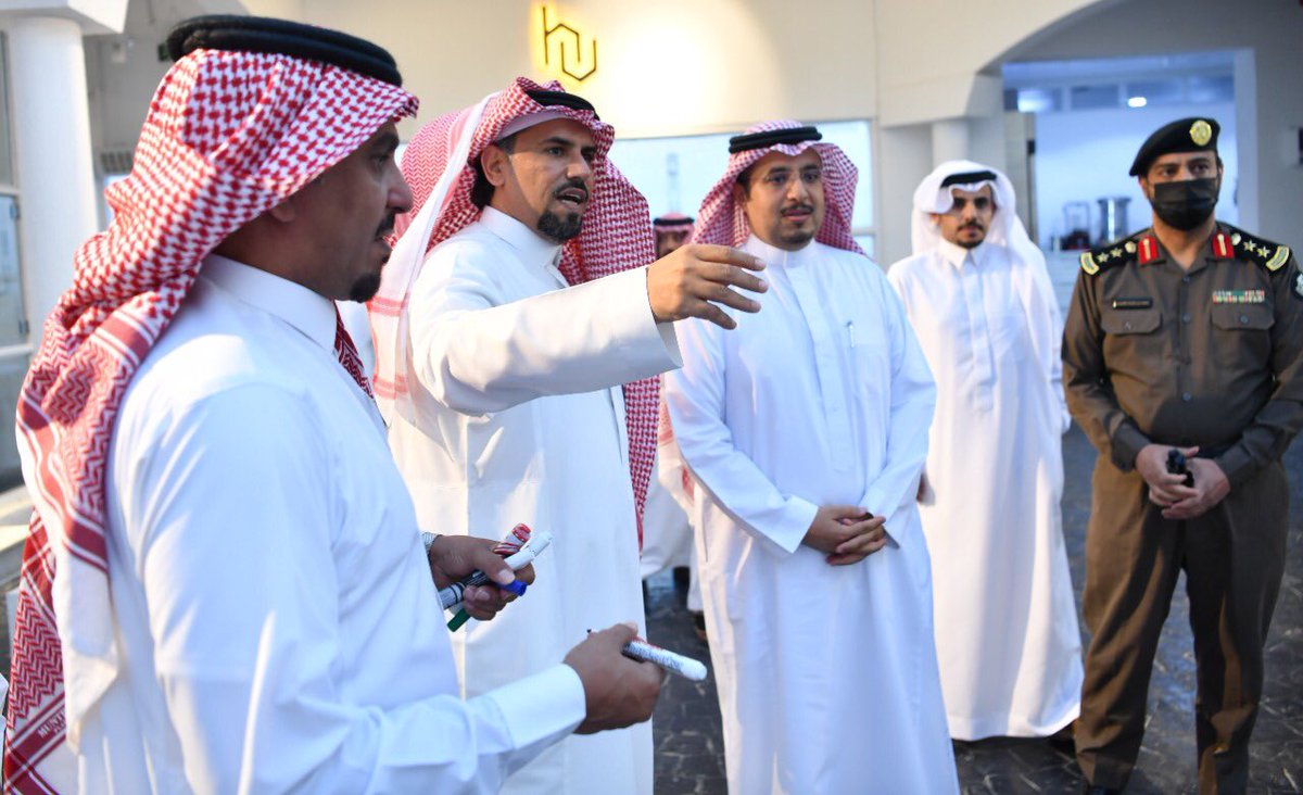 t_aldarb's tweet photo. استضافت اللجنة ضمن برامجها لشهر رمضان المبارك أسر الشهداء في الافطار الرمضاني وذلك بحضور سعادة محافظ الدرب عبدالرحمن بن زيد الهزاني وبحضور مجلس الإدارة وقد عبر ذوو الشهداء برسائل للوطن على الحائط المخصص للتعبير عن مشاعرهم .
#جازان_الان 
#الدرب https://t.co/aA4oFh1qz8