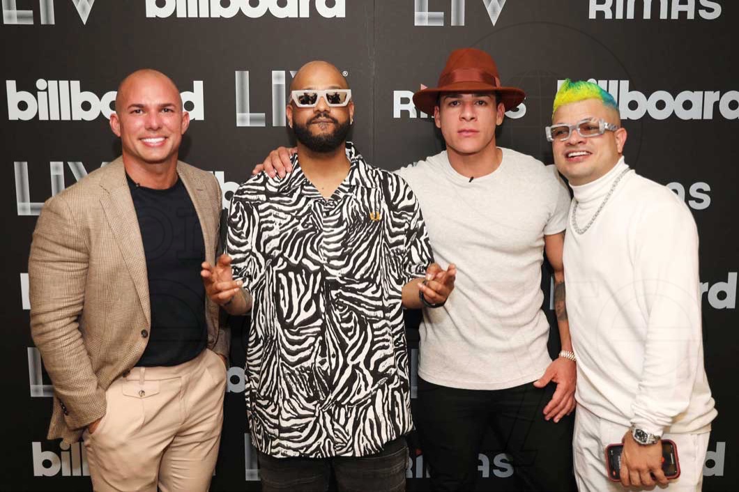 AngelsanchezMV's tweet photo. #Miamivicelifestyle w/ @jowell1 @Randynotaloca #JowellyRandy #Billborad #Influencer #Siempremiamivice #AngelSanchez https://t.co/pnFbfULfqm