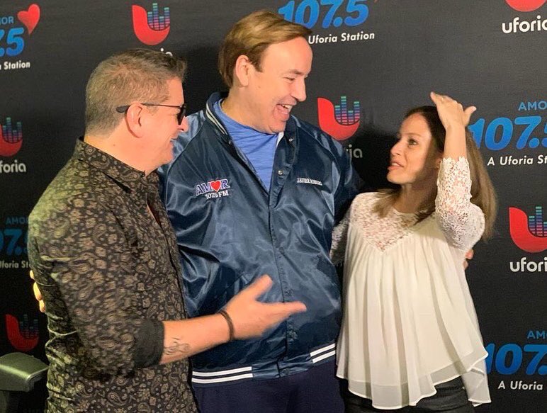 rperotti's tweet photo. Esperen sorpresas porque hoy día @AleBayasOficial y yo visitamos a @JavierRomerotv en @1075amor y le llevamos nuestro #MundoPerfecto. Estén pendientes! https://t.co/sXVDVjtNdU