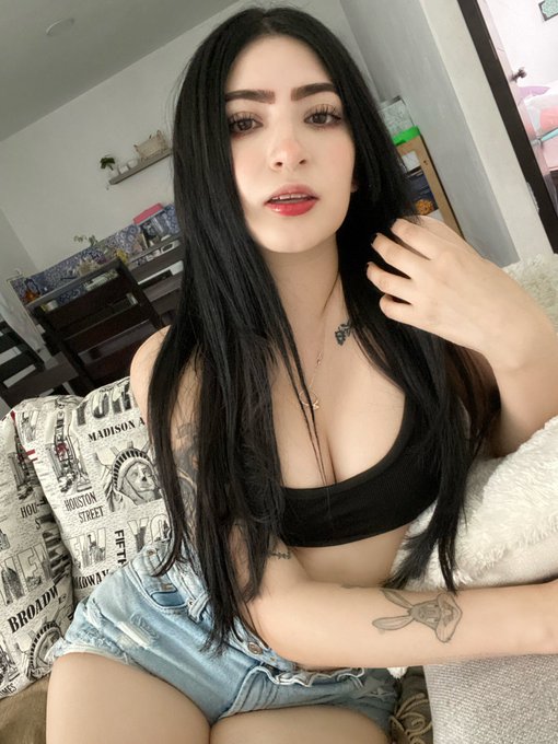 A Bellatrixsweets - Bella with Leaked Bush OnlyFans Bella Donna