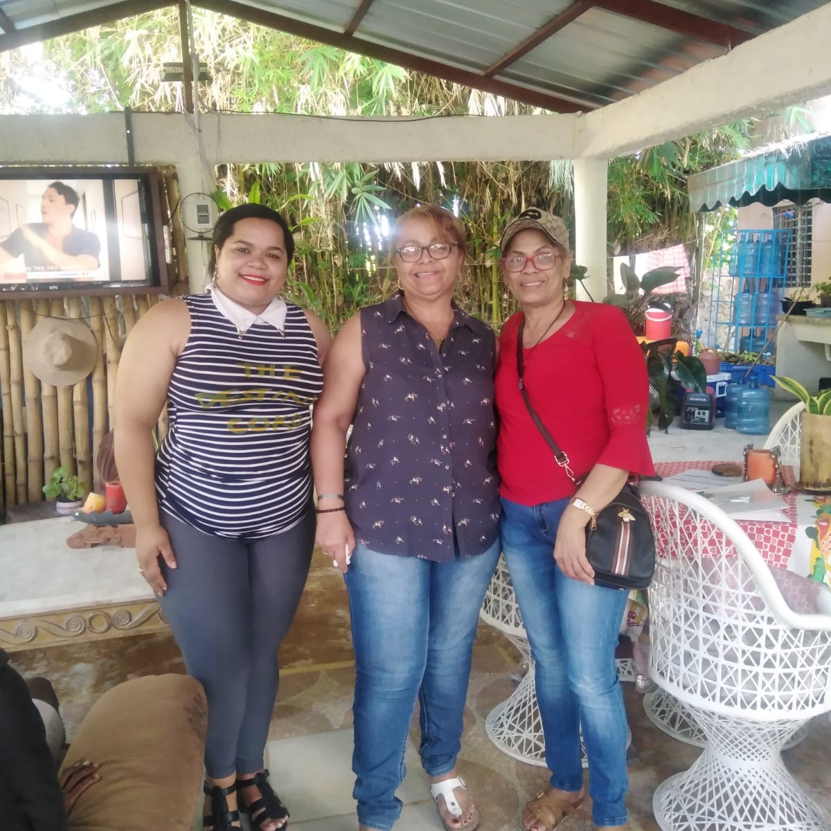 snmujerprd's tweet photo. Hoy la coordinadora de la Mujer en la Región Sur Altagracia Trinidad y Omarcys Duran, enlace entre Bahoruco e Independencia se reunen con la Presidenta Provincial de las mujeres en BAHORUCO Jacquelin Núñez, para seguir trabajando con el formulario de Crecimiento 5+5=5+5. https://t.co/ZRJgwlhEgW