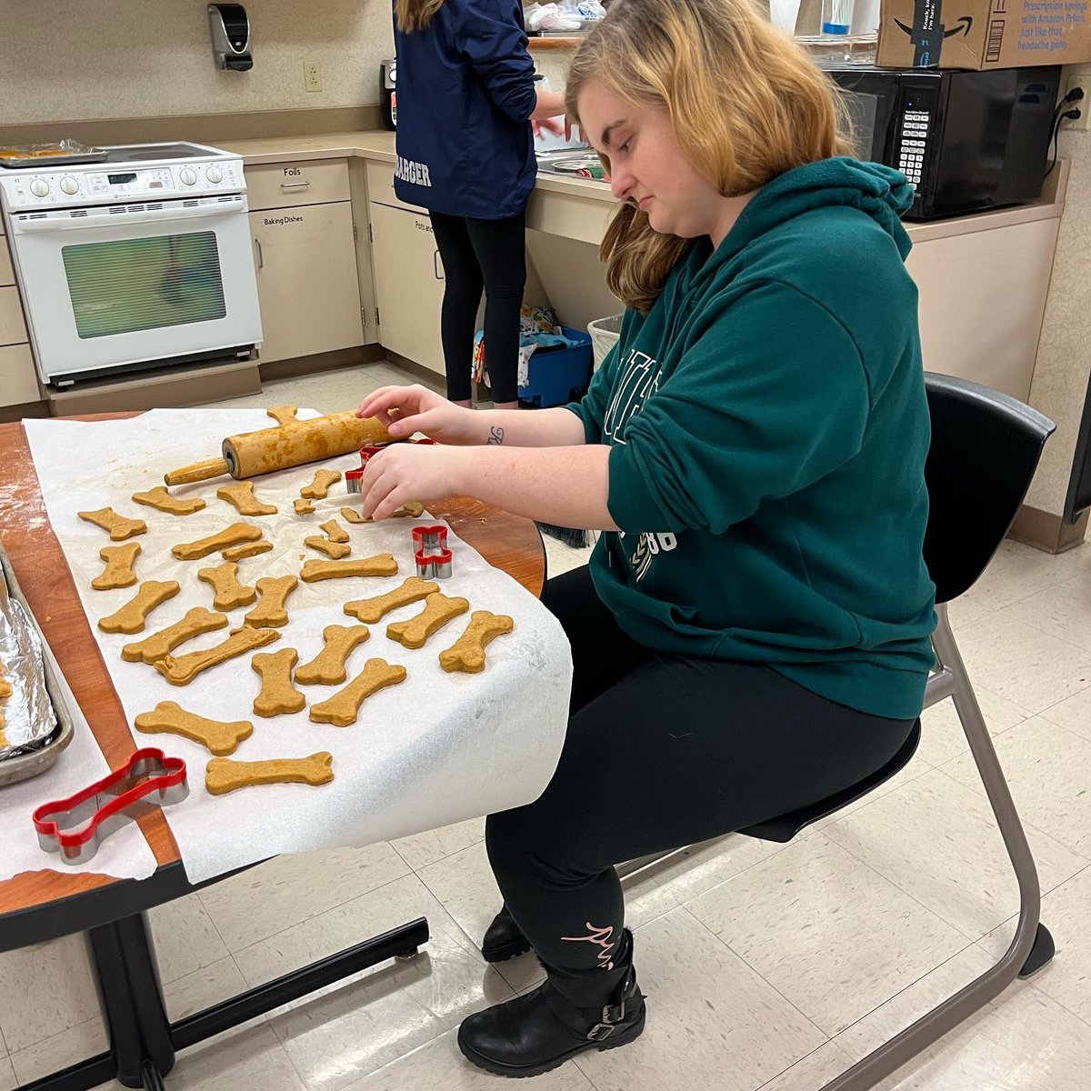 AnnikaFlodder's tweet photo. When Dr. C @fcssuper2011 ask for 300 dog treats for a fundraiser we make it happen! Shout out to @TheRealAG2019 for helping these students start an SAE project that is turning into something big! These kids are growing into wonderful young adults and learning so much! https://t.co/j6xr5lIsd5