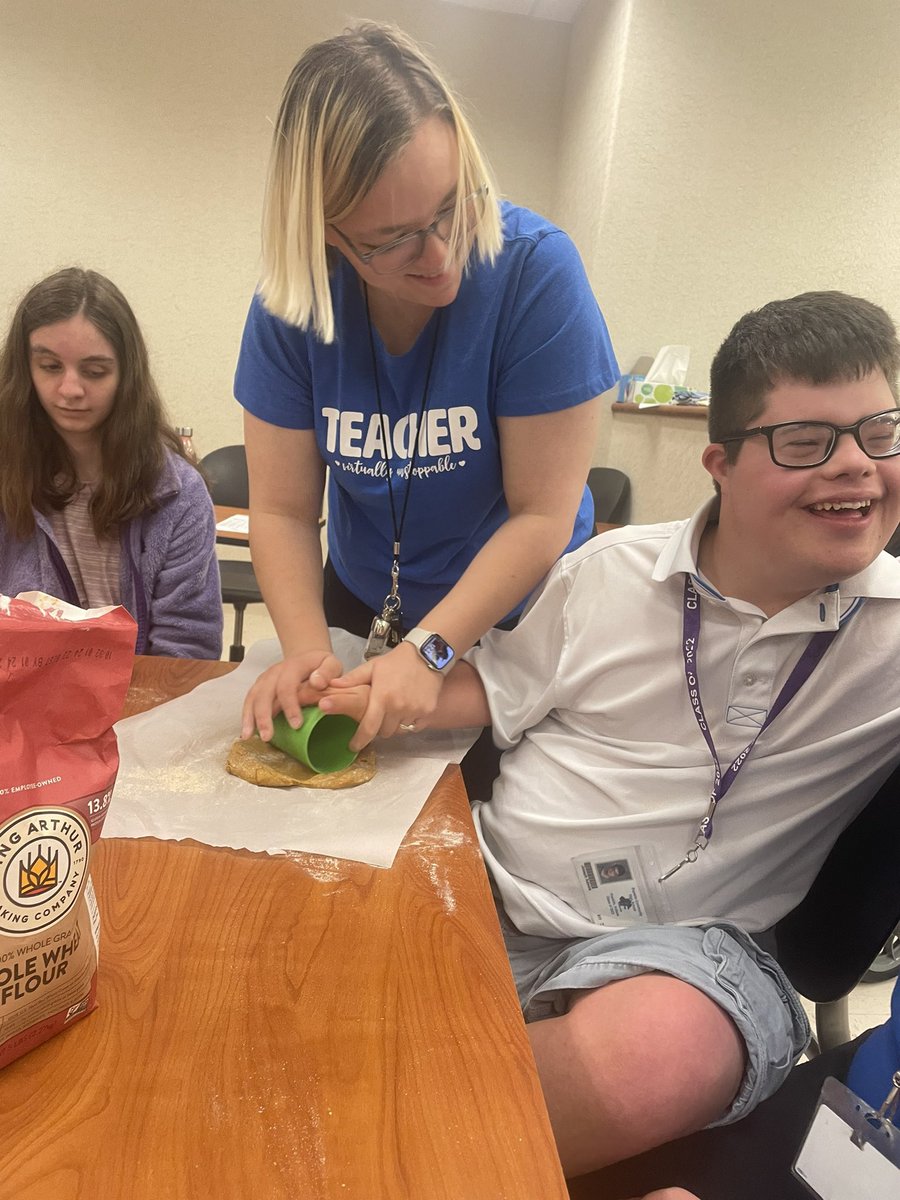 AnnikaFlodder's tweet photo. When Dr. C @fcssuper2011 ask for 300 dog treats for a fundraiser we make it happen! Shout out to @TheRealAG2019 for helping these students start an SAE project that is turning into something big! These kids are growing into wonderful young adults and learning so much! https://t.co/j6xr5lIsd5