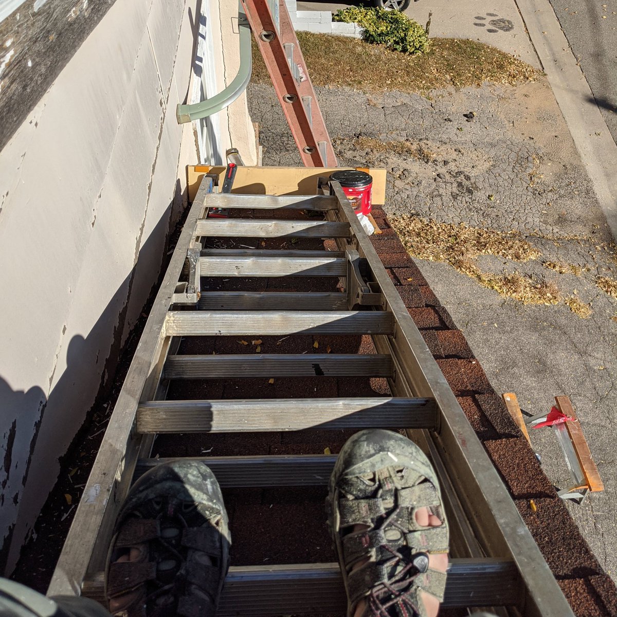 What kind of projects are you wanting to get done this summer? New paint job? New windows? Let Swarty’s help! 
We are also here to for your seasonal yard maintenance. Get ahold of us today and see how we can help.