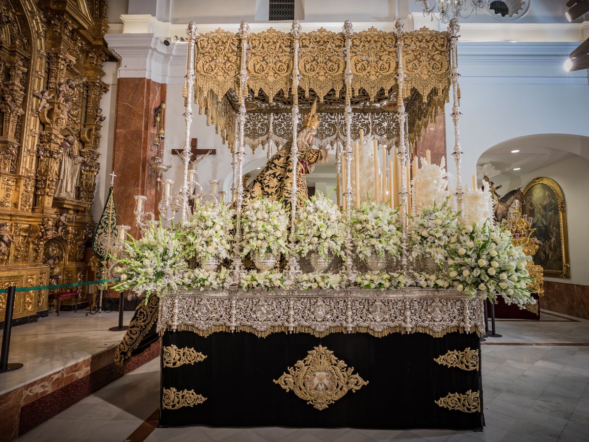 EspDeTriana's tweet photo. #ACTUALIDAD | Los pasos del Santísimo Cristo de las Tres Caídas y de Nuestra Señora de la Esperanza ya lucen con sus exornos florales

➡️ https://t.co/LqgcWF3L40

#EsperanzaDeTriana22 https://t.co/4JfS9KqDq2