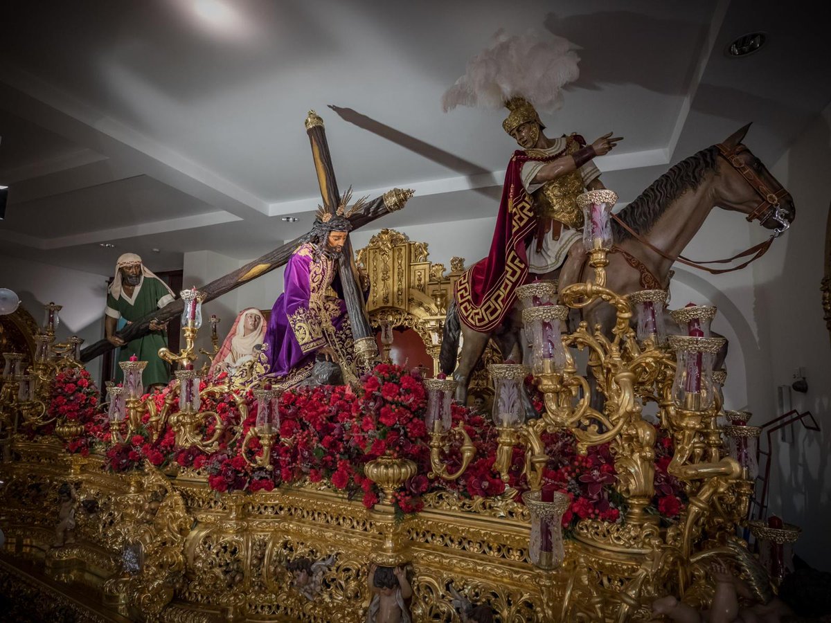 EspDeTriana's tweet photo. #ACTUALIDAD | Los pasos del Santísimo Cristo de las Tres Caídas y de Nuestra Señora de la Esperanza ya lucen con sus exornos florales

➡️ https://t.co/LqgcWF3L40

#EsperanzaDeTriana22 https://t.co/4JfS9KqDq2