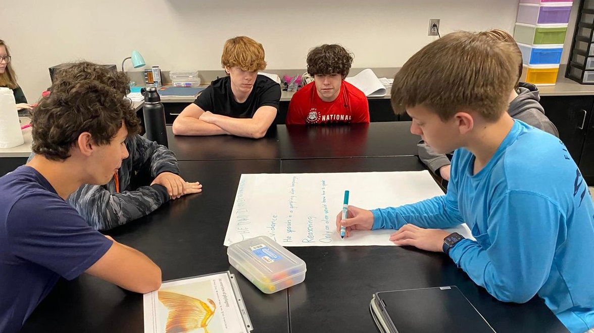 sfhs_toros's tweet photo. Mrs. Hyde and Mrs. Phillips collaborated to teach biology students to use Claims, Evidence, &amp; Reasoning (CER) #literacy skills to answer scientific questions. Students created CER anchor charts, annotated #Newsela articles, and created #LucidChart mind maps!  #BaldwinProud https://t.co/pLIc9xFbFI