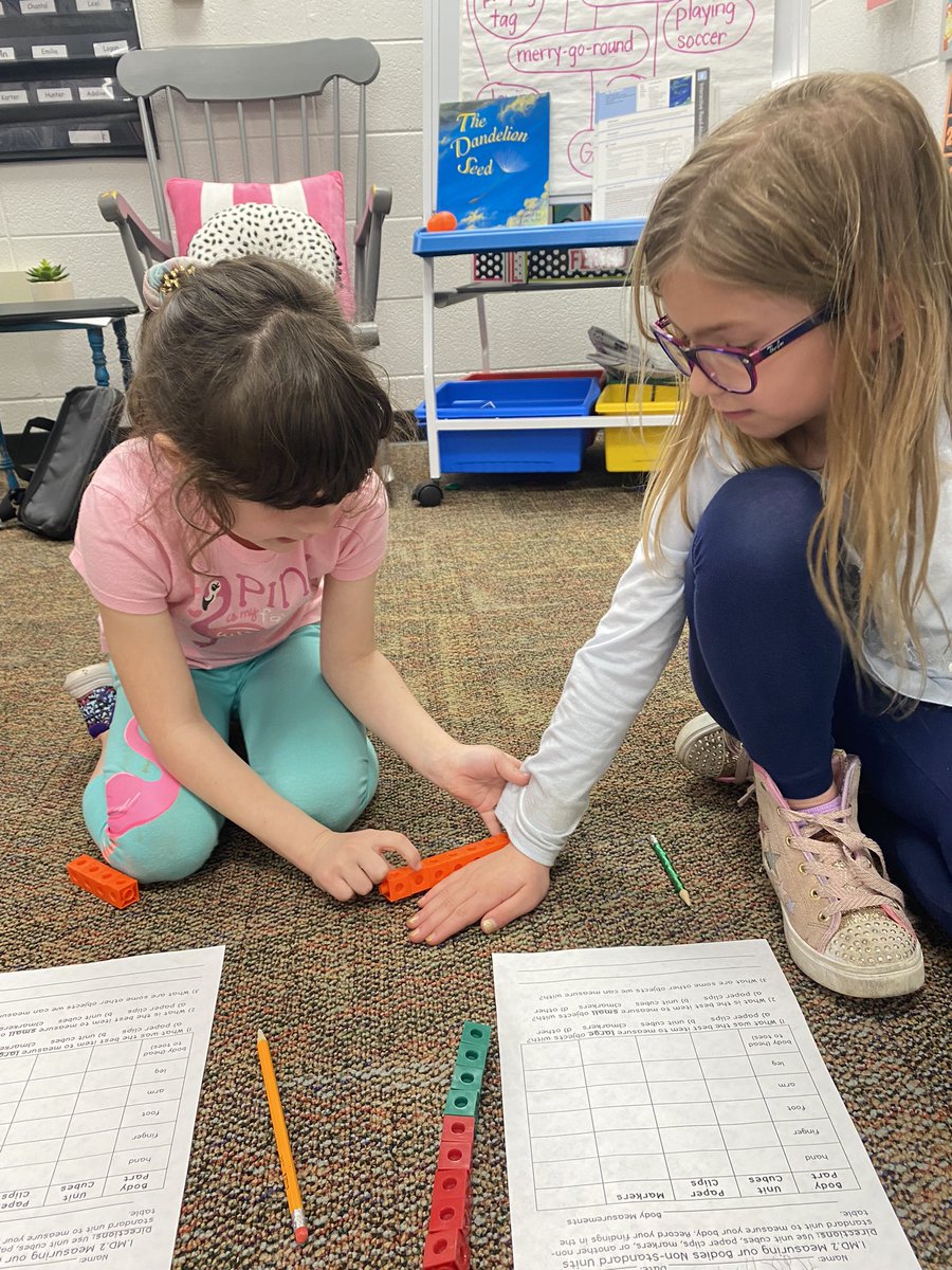 dclingingsmith1's tweet image. Measuring parts of the body with different units!! #fabulousfirsties #measurement #makingmathreal @VV_Voyagers