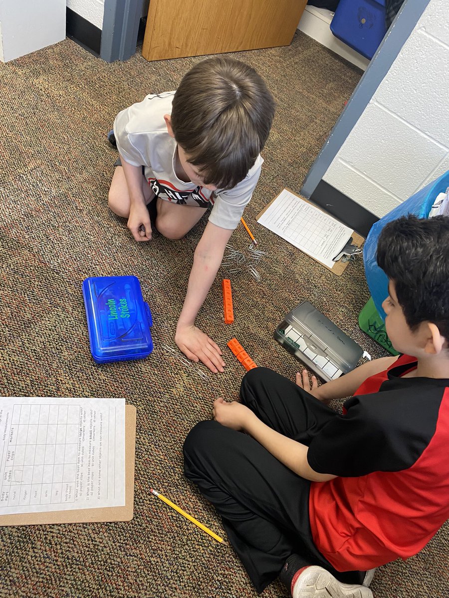 dclingingsmith1's tweet image. Measuring parts of the body with different units!! #fabulousfirsties #measurement #makingmathreal @VV_Voyagers