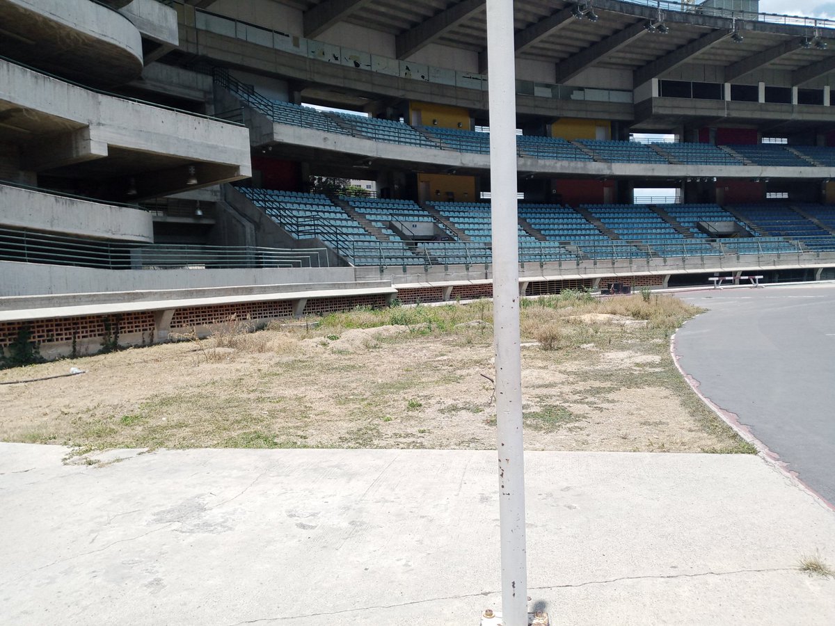 PqElParaisoCcs's tweet photo. ¿QUE SUCEDIÓ CON EL ESTADIO BRÍGIDO IRIARTE?
¿POR QUE EL ABANDONO Y TANTA DESIDIA POR PARTE DEL RÉGIMEN DE NICOLAS MADURO?
#Caracas #Ccs #IND #COV #Deportes #Atletismo #Futbol @Mppjd_ @OfficialCOV @gestionperfecta @Nahumjfernandez #TuPitazo @AlcaldiaDCcs #Maduro #Psuv #MPPJD https://t.co/fvIzjLewm0
