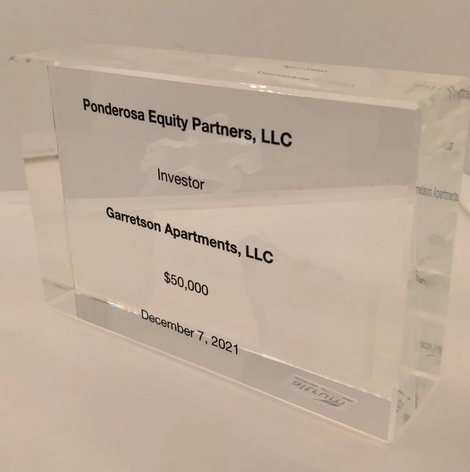 TheDoctorEquity's tweet image. This is called a Deal Tombstone and it's going out to investors today. I know it's a bad name but it commemorates the investment in a 3lb block of crystal. Each one is unique and is a good self-defense tool in a pinch.
#ponderosaequitypartners #doctorequity
#realestateinvesting
