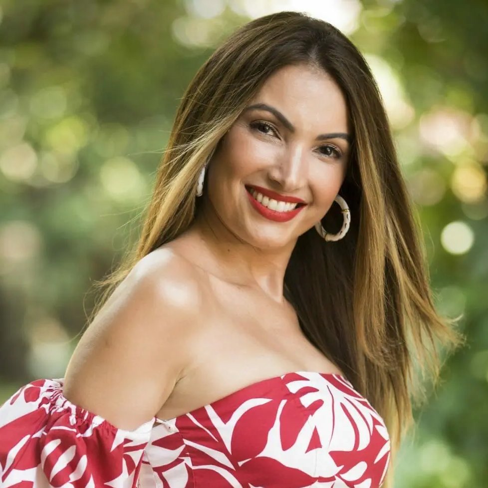 bchartsnet's tweet photo. 🚨Globo confirma Fátima Bernardes como nova apresentadora do "The Voice Brasil. Após 10 anos, ela vai deixar o "Encontro", que passará a ser comandado por Patrícia Poeta, na companhia de Manoel Soares, diretamente de São Paulo. https://t.co/fkhHaZqprg