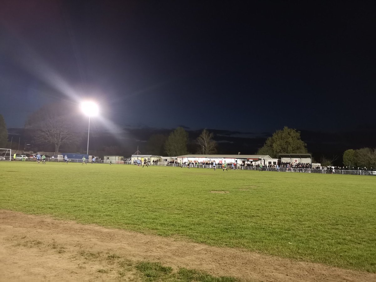 🏆 Great night down at Oakwood to witness our good pal Windsor mastermind an <a href="/EGMeadsFC/">East Grinstead Meads</a> fight back to seal cup final glory! Full story on the show next week.