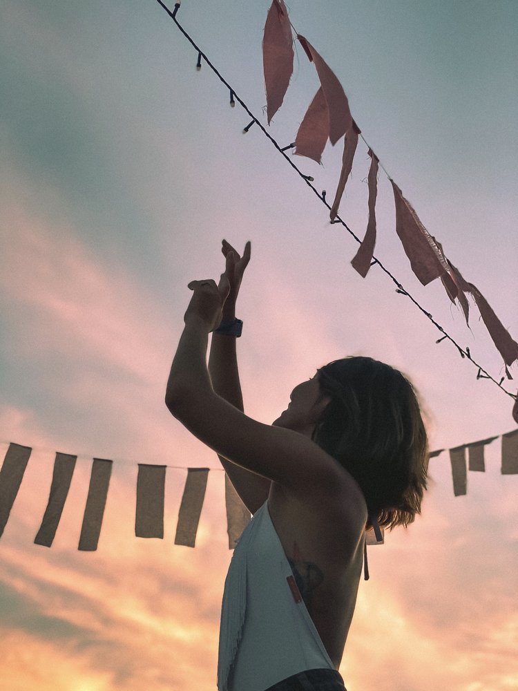 ua_donation's tweet photo. 📿 🎴 #NFTPhotography - A Young Woman celebrating on the beaches of Odesa #Ukraine. 

View on #opensea 💙 https://t.co/vJBs9aTe26 https://t.co/RHoaEt4piS