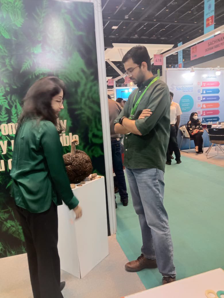 ProEcuador_'s tweet photo. Culminamos nuestra participación en #FABShow 2022 en Mumbai. Mantuvimos reuniones con fabricantes de ropa que proveen a los mercados de India🇮🇳, Japón🇯🇵, Suecia🇸🇪, Alemania🇩🇪 y Estados Unidos🇺🇸, los cuales desean incorporar los botones de tagua ecuatoriana en sus colecciones. https://t.co/Mdzuy9ulNX