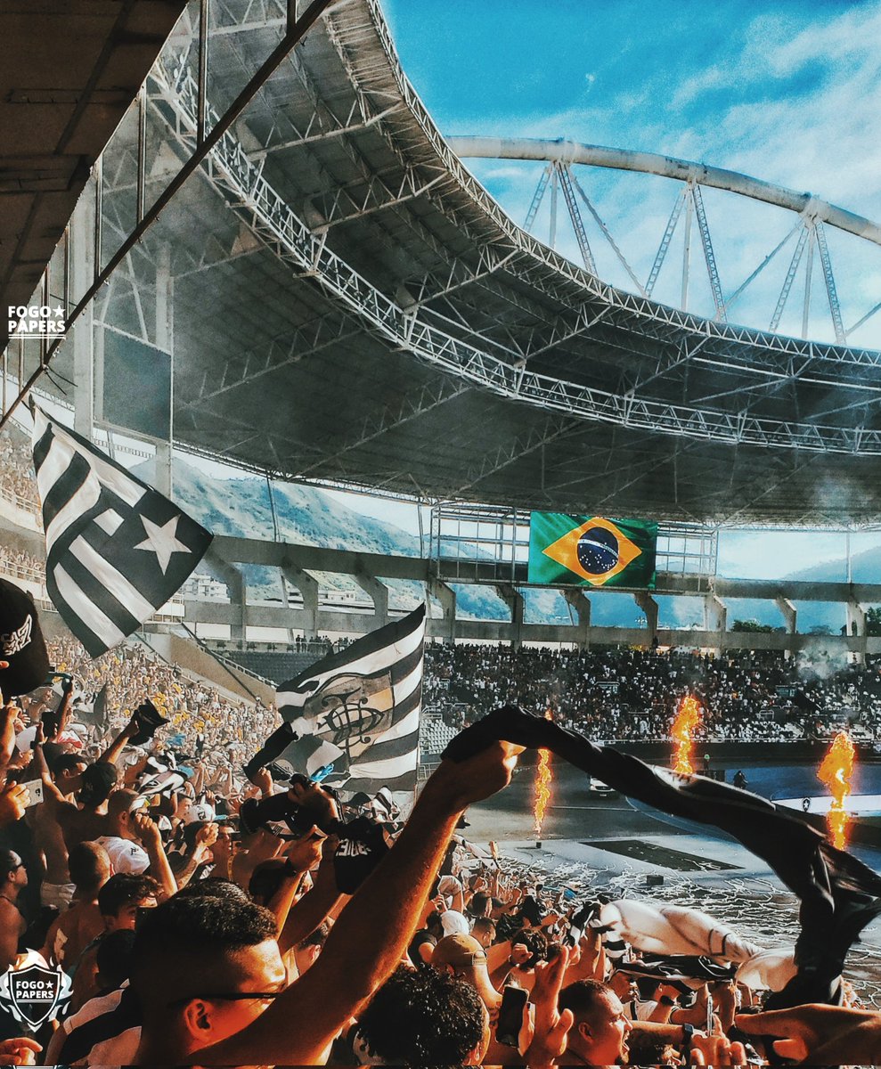 Para o Botafoguense, o sangue não é vermelho. É Preto e Branco ou Branco e Preto. Para o Botafoguense, a bandeira não é o seu símbolo, é a sua história. Porque para o Botafoguense, não existe gostar de futebol, existe amar o Botafogo. 🖤🤍🌟🔥🇧🇷

Imagem: @wolfgryner <a href="/fogopapers/">Fogopapers ᵇᶠʳ★彡</a>