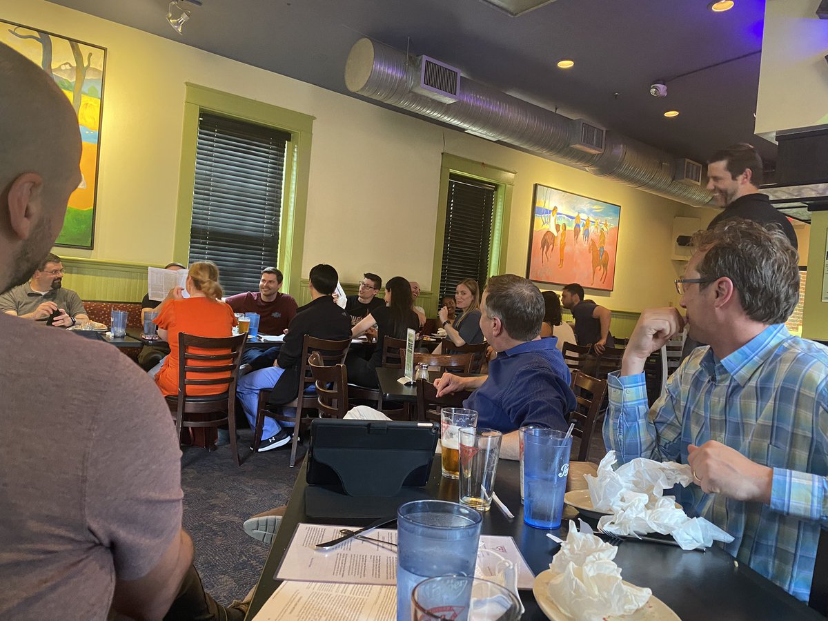 HickamMd's tweet photo. Journal club— debate style! @VCUEM #vcuem #vcuemresidency https://t.co/Rw1vG9pIRc