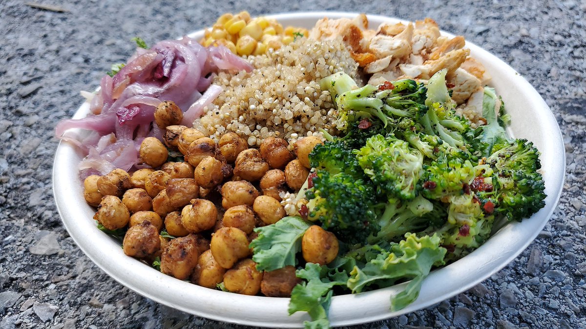 Spring means salad season 🥗 

Make sure to stop by your local SNAP and try our Cauli Bowl! 
.
.
#SNAP #SnapCustomPizza #saladseason #caulibowl