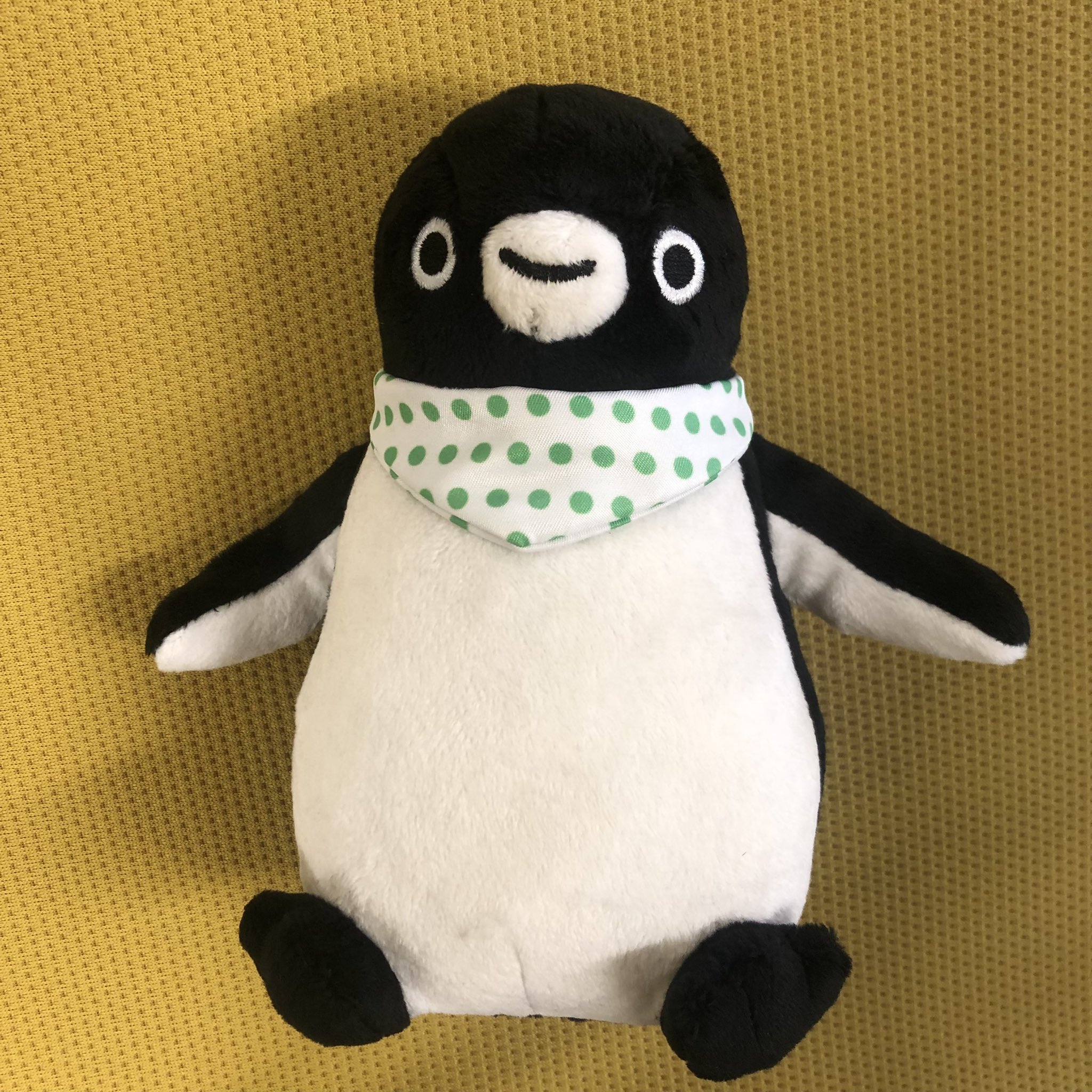 Suicaのペンギン グッズ担当 オレンジページ 水玉スカーフ 緑 のぬいぐるみはこんな感じ 赤色の水玉スカーフと ぬいぐるみ本体は変わりません 4月下旬に発売予定です T Co Kawzcxsr7y Twitter