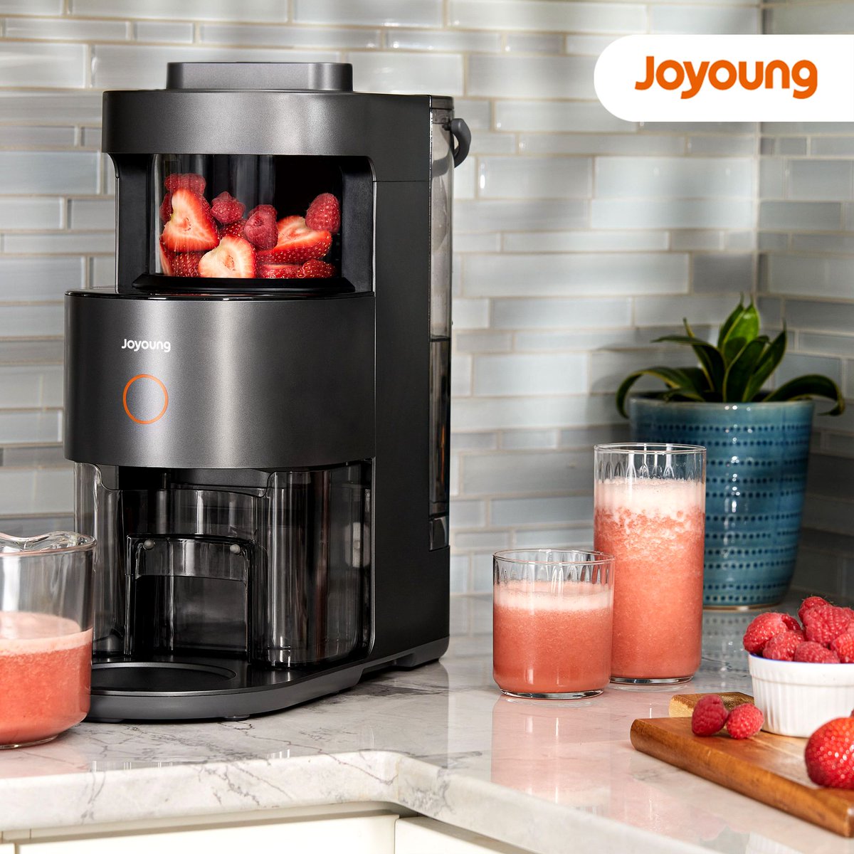 JoyoungOfficial's tweet photo. Some said, "A strawberry will never help another strawberry because they tend to always get into jams." 💢💢
We say no more traffic jamming for strawberries with our Y1 blending technology! 🍓🍧

#Joyoung #blender #Y1 #smooth #enjoybeinghealthy #strawberry #effortless #selfclean https://t.co/btJNLvbhiI