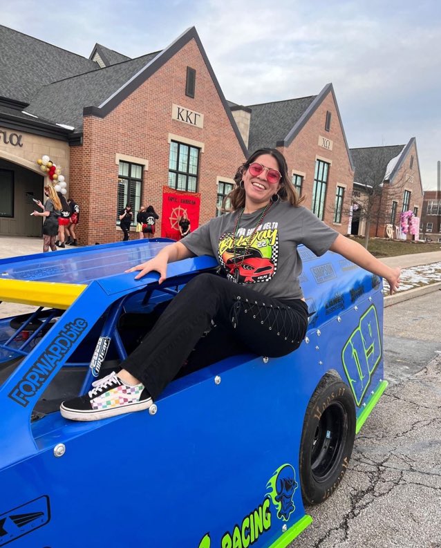 ValpoAdmission's tweet photo. “One of my fears coming to campus as a commuter was I wouldn't have the chance to meet new people...However, there are plenty of opportunities to do both! You can join clubs, work on campus, &amp; meet people through your major by studying or doing projects!” - Bri Ares ’22 https://t.co/j1Rej6sgdY