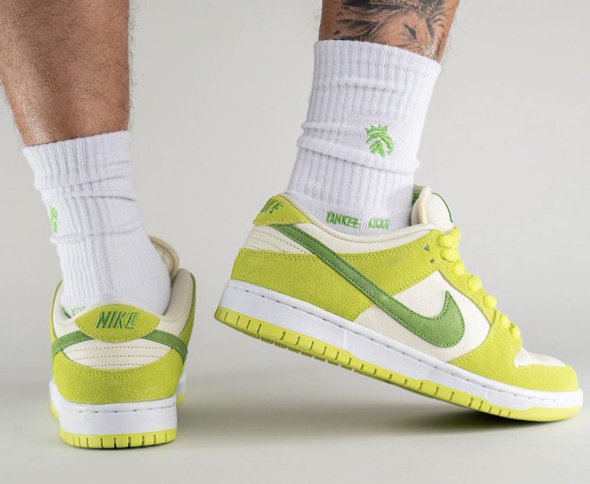 nicekicks's tweet photo. “Green Apple” Nike Dunk Lows on-foot. 🍏 https://t.co/mVQLtVLnZG