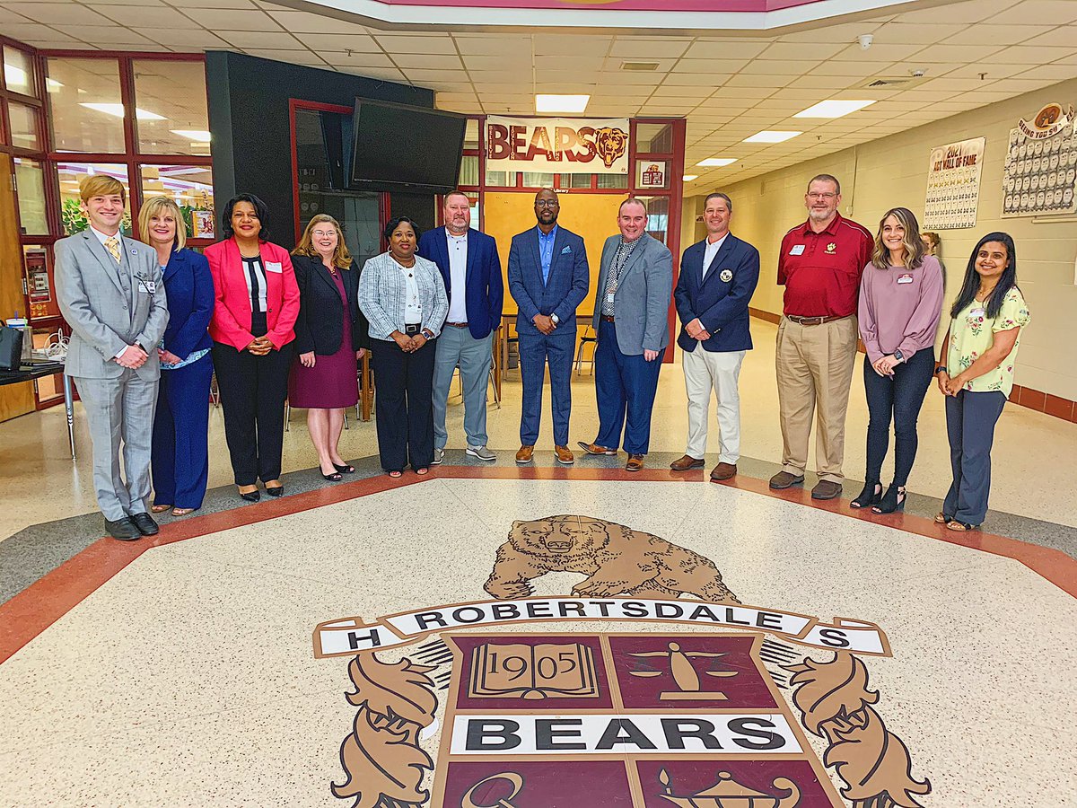 WKJones89's tweet image. I had the best time today introducing my @MobilePublicSch friends to the team at @RobertsdaleHS. RHS shared their school improvement successes &amp;amp; led conversations about scheduling, intervention, and tailored student support. @ALSDEOSI @AlabamaAchieves @BaldwinSchools