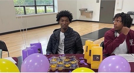 JohnsonEliteAAU's tweet photo. Want to give a huge shoutout to our boy Caleb for signing with Paul Quinn. They are a getting an absolute menace on defense! Proud of you man for all your hard work. Don’t stop working, the real grind starts now! #HighlightsToCollege #HighlightsVsEverybody https://t.co/HWqtqCqzUS